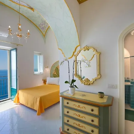Palazzo Rocco - 2 - Sun Shining & Red Moon *